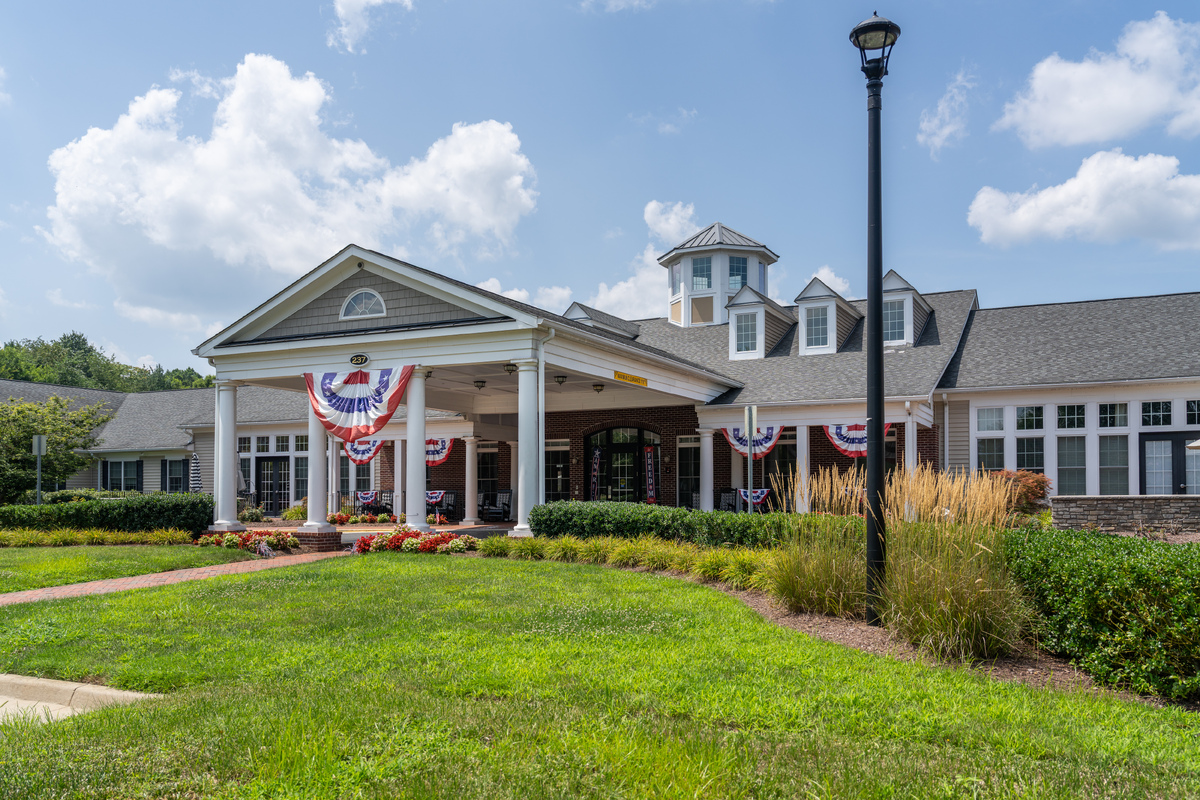 Spring Arbor of Leesburg front exterior