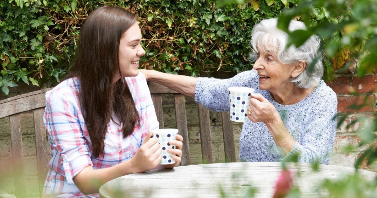 How to Talk to Someone Living with Dementia: 6 Tips for Effective ...