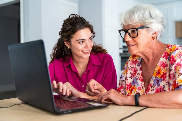 PHOTO 3 6 WAYS TO DEAL WITH A SENIOR PARENT (1)