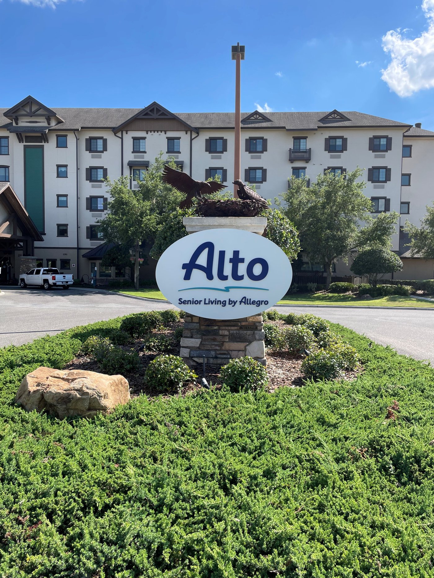 Exterior view of Alto Tavares