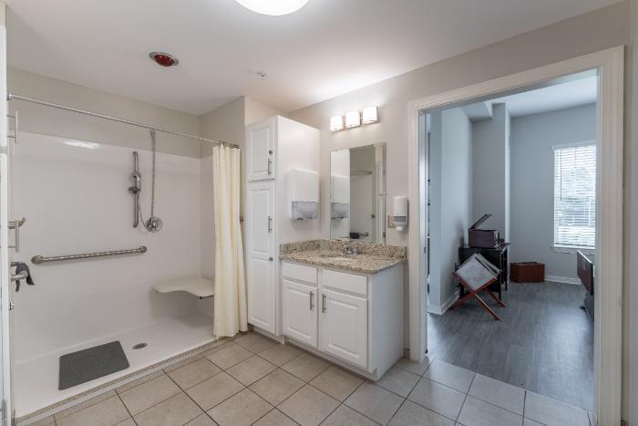 Cottage of Fredericksburg Bathroom 2