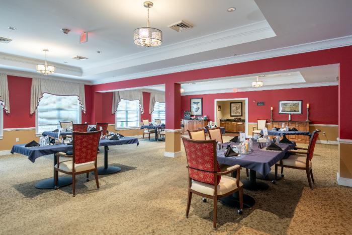 spring-arbor-of-crofton-dining-area