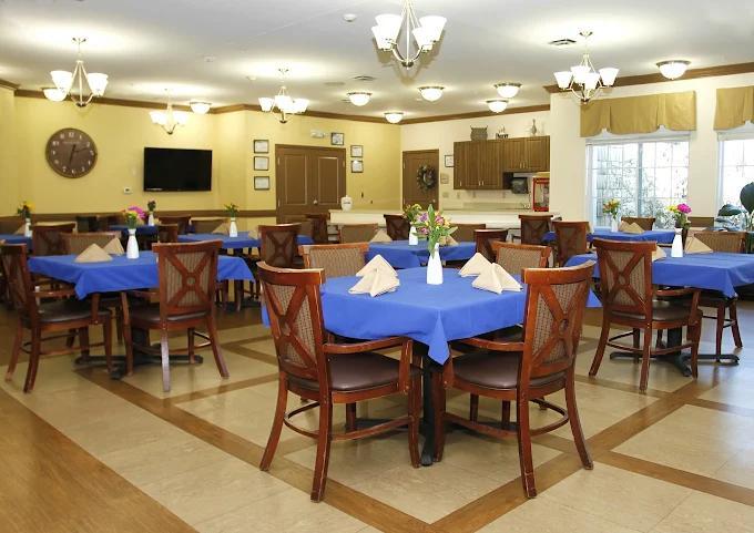 spring-arbor-of-steele-creek-dining-area