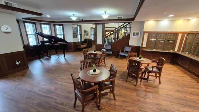 the-shores-dining-area
