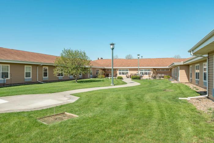 Indianola Courtyard 2