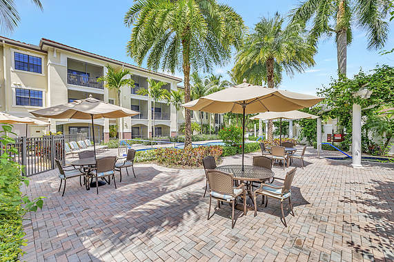 Allegro Boynton Beach Poolside Seating